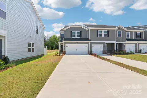8120 Hidden Springs Trl, Charlotte, NC 28216