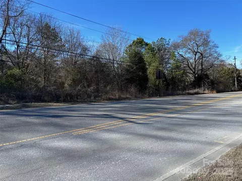 2015 Mountain Island Hwy, Mount Holly, NC 28120