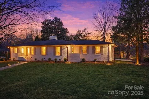 6300 Burlwood Rd, Charlotte, NC 28211