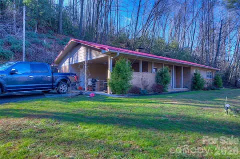 583 Deer Park Lake Rd, Spruce Pine, NC 28777