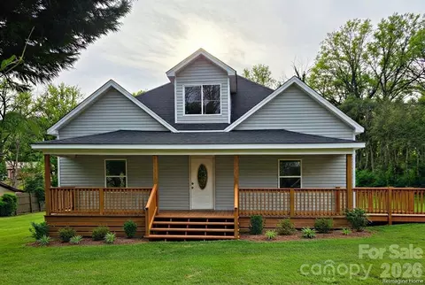 1820 N Hewitt Ave, Newton, NC 28658