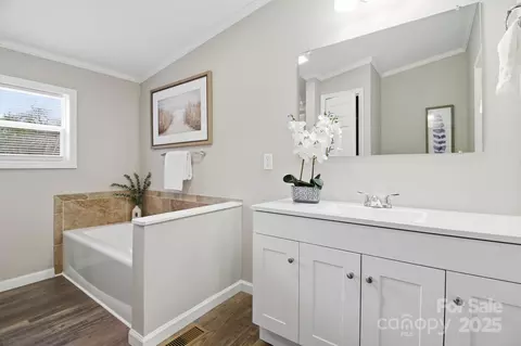 Bath - 2501 Swanson Rd, Crouse, NC 28033 photo 2 of 4