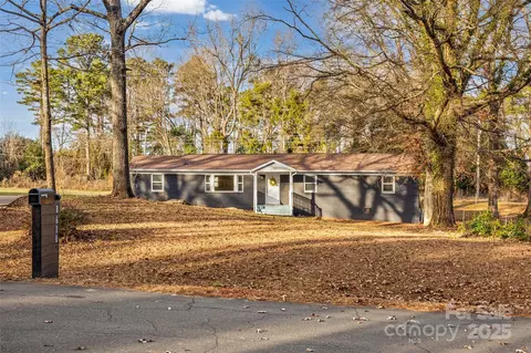8610 Douglas Dr, Charlotte, NC 28217