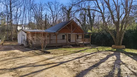 102 Garnett Trace Rd, Franklin, NC 28734
