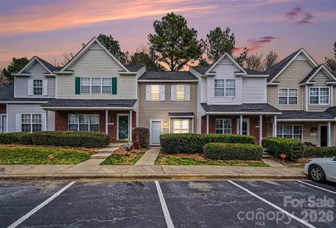 1825 Birch Heights Ct, Charlotte, NC 28213