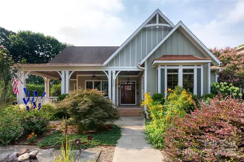 2852 Attaberry Dr, Charlotte, NC 28205