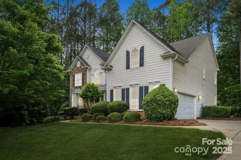 109 Braxton Gate Ct, Mount Holly, NC 28120