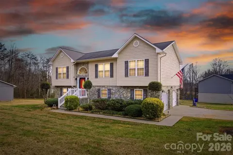3902 Leah Belle Ln, Lenoir, NC 28645