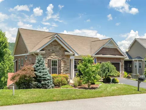 31 Headwater Dr, Hendersonville, NC 28739