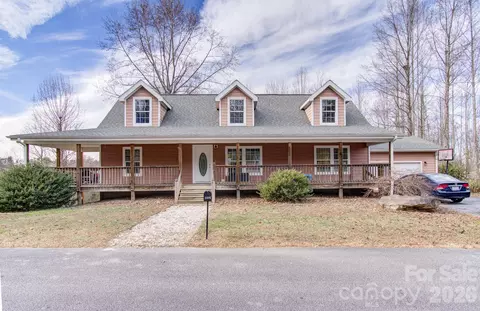 1496 Summit Springs Dr, Flat Rock, NC 28731