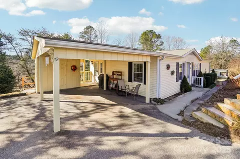 204 Cranbrook Cir, Hendersonville, NC 28792