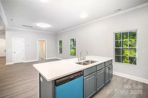 Living - 962 13th St, Lancaster, SC 29720 photo 2 of 4