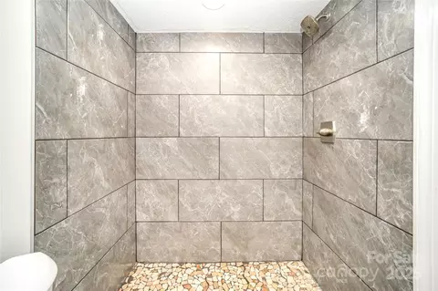 Bath - 962 13th St, Lancaster, SC 29720 photo 2 of 3