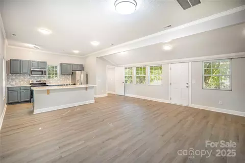 Living - 962 13th St, Lancaster, SC 29720 photo 1 of 4