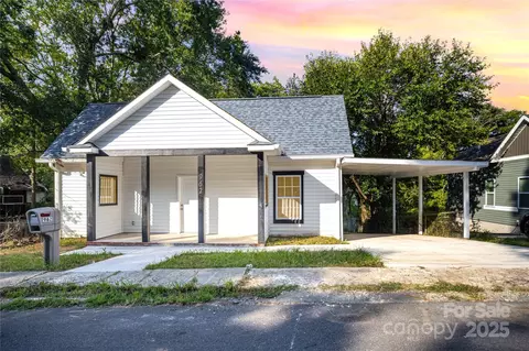 962 13th St, Lancaster, SC 29720