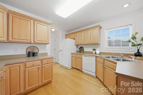 1636 Mayfair Dr, Conover, NC 28613 photo 10