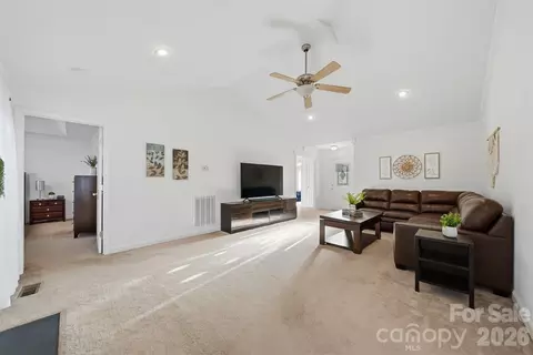 1636 Mayfair Dr, Conover, NC 28613 photo 16