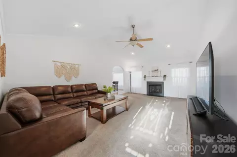 1636 Mayfair Dr, Conover, NC 28613 photo 4