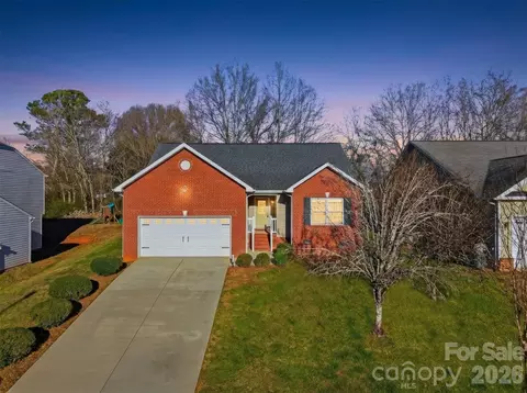 1636 Mayfair Dr, Conover, NC 28613