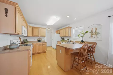 1636 Mayfair Dr, Conover, NC 28613 photo 9
