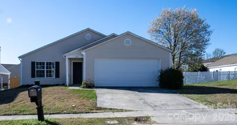 11055 Thousand Oaks Dr, Huntersville, NC 28078