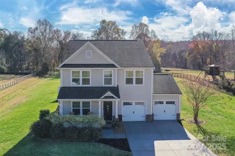 112 Scotch Moss Dr, Advance, NC 27006