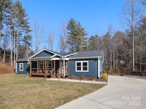 263 Moss Hill Dr, Hendersonville, NC 28792