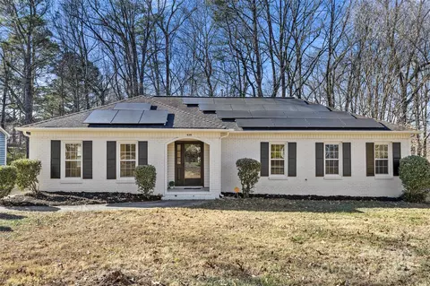429 Sunnywood Ln, Charlotte, NC 28270