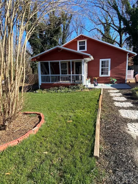 525 Park Dr, Statesville, NC 28677