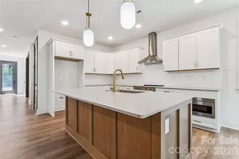 2412 Crestview Dr, Charlotte, NC 28216