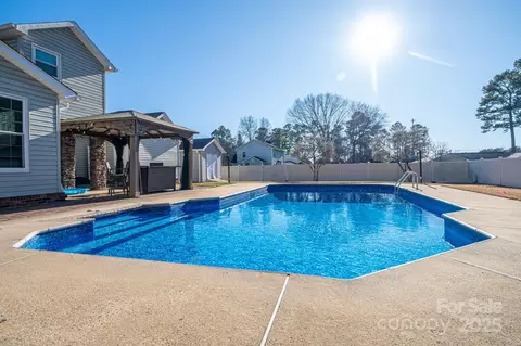 2833 Valleywood Dr, Gastonia, NC 28054