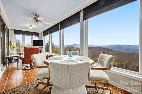1403 Fleetwood Plz, Hendersonville, NC 28739
