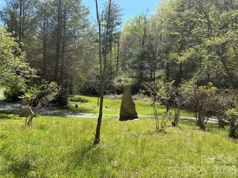 276 Cedar Creek Rd, Black Mountain, NC 28711