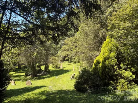 276 Cedar Creek Rd, Black Mountain, NC 28711