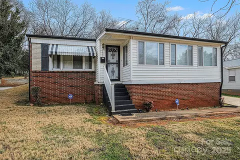 133 S Caldwell Ave, Newton, NC 28658