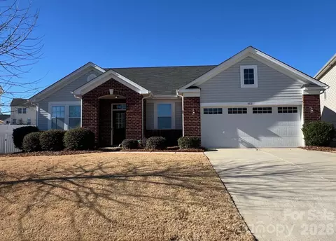 9521 Silverdale Ln, Charlotte, NC 28269