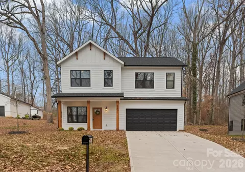 8821 Dogwood Dr, Charlotte, NC 28215