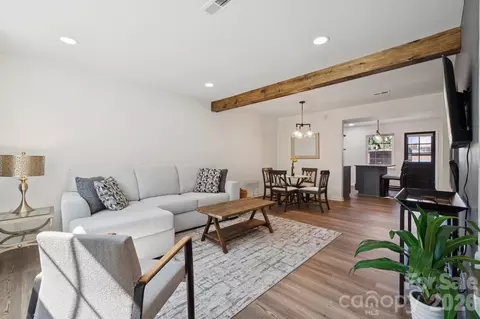 8838 Hunter Ridge Dr, Charlotte, NC 28226