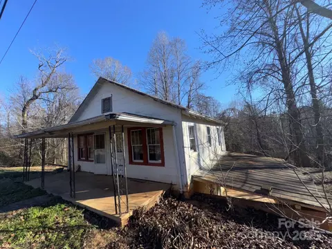 3133 Ed Bowman St, Morganton, NC 28655
