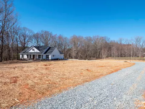 Exterior - 5124 Pond Bluff Dr, Monroe, NC 28112 photo 4 of 15