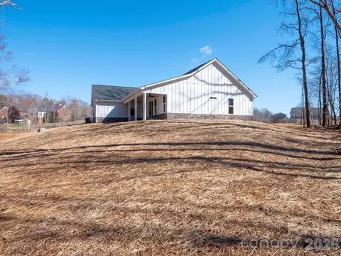 Exterior - 5124 Pond Bluff Dr, Monroe, NC 28112 photo 8 of 15