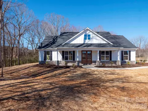 Exterior - 5124 Pond Bluff Dr, Monroe, NC 28112 photo 3 of 15