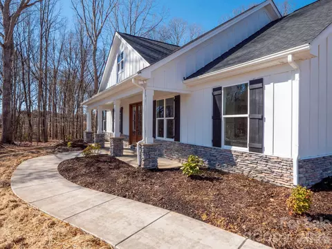 Exterior - 5124 Pond Bluff Dr, Monroe, NC 28112 photo 2 of 15