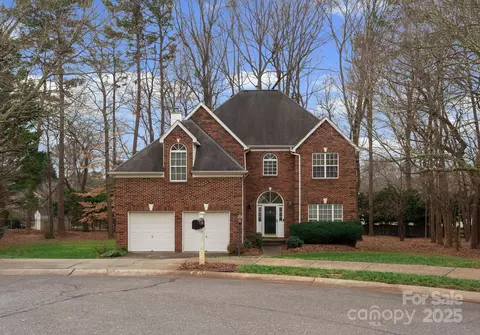 1736 Walnut Crest Ln, Matthews, NC 28105