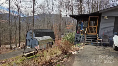 17 Shena Dr, Waynesville, NC 28785