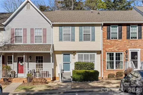 8240 Circle Tree Ln, Charlotte, NC 28277