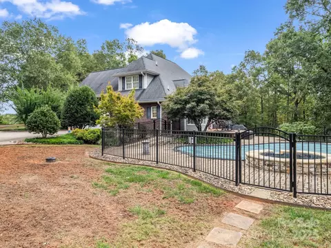 Exterior - 1009 Pearidge Rd, Bostic, NC 28018 photo 2 of 7