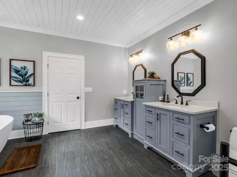 Bath - 1009 Pearidge Rd, Bostic, NC 28018 photo 4 of 8