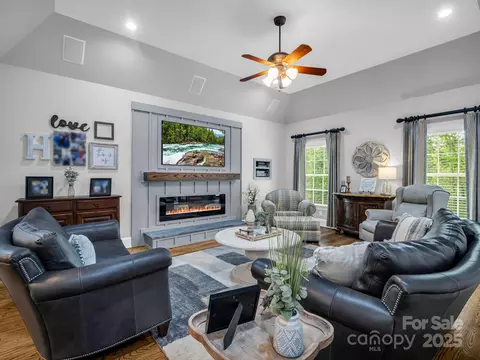 Living - 1009 Pearidge Rd, Bostic, NC 28018 photo 2 of 3