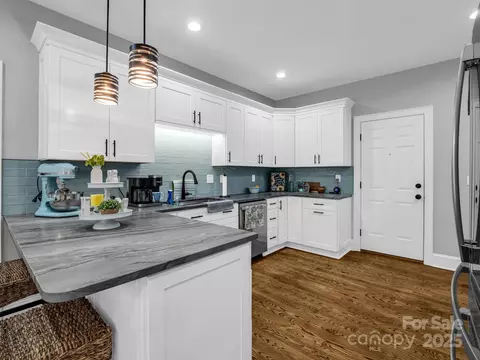 Kitchen - 1009 Pearidge Rd, Bostic, NC 28018 photo 3 of 4